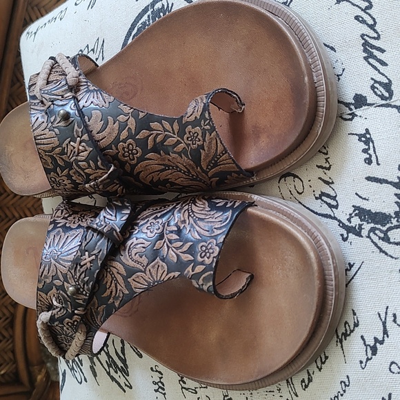 Leather Sandals - Picture 4 of 4